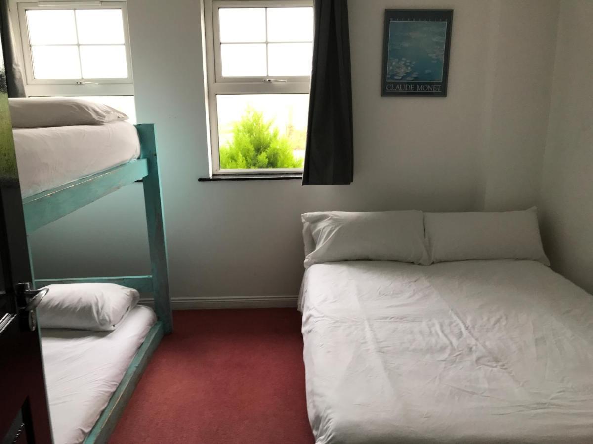Finn Mccools Giants Causeway Hostel Bushmills Exterior photo