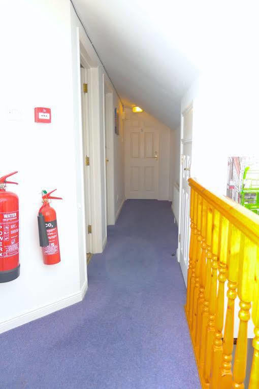 Finn Mccools Giants Causeway Hostel Bushmills Exterior photo